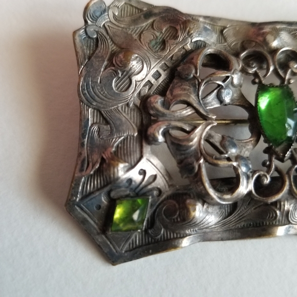 Antique brooch sash pin faux buckle green silver tone Edwardian C clasp - Picture 9 of 15